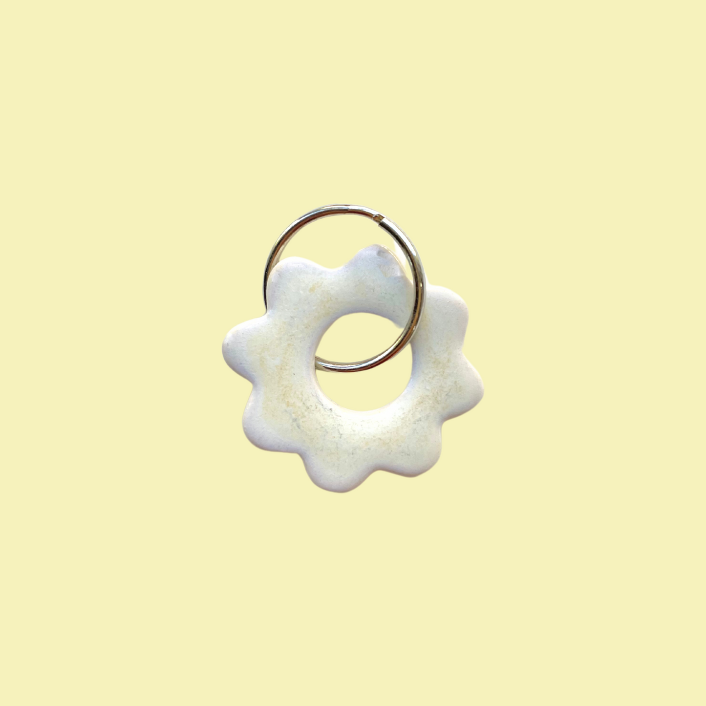 White Daisy Flower keychain